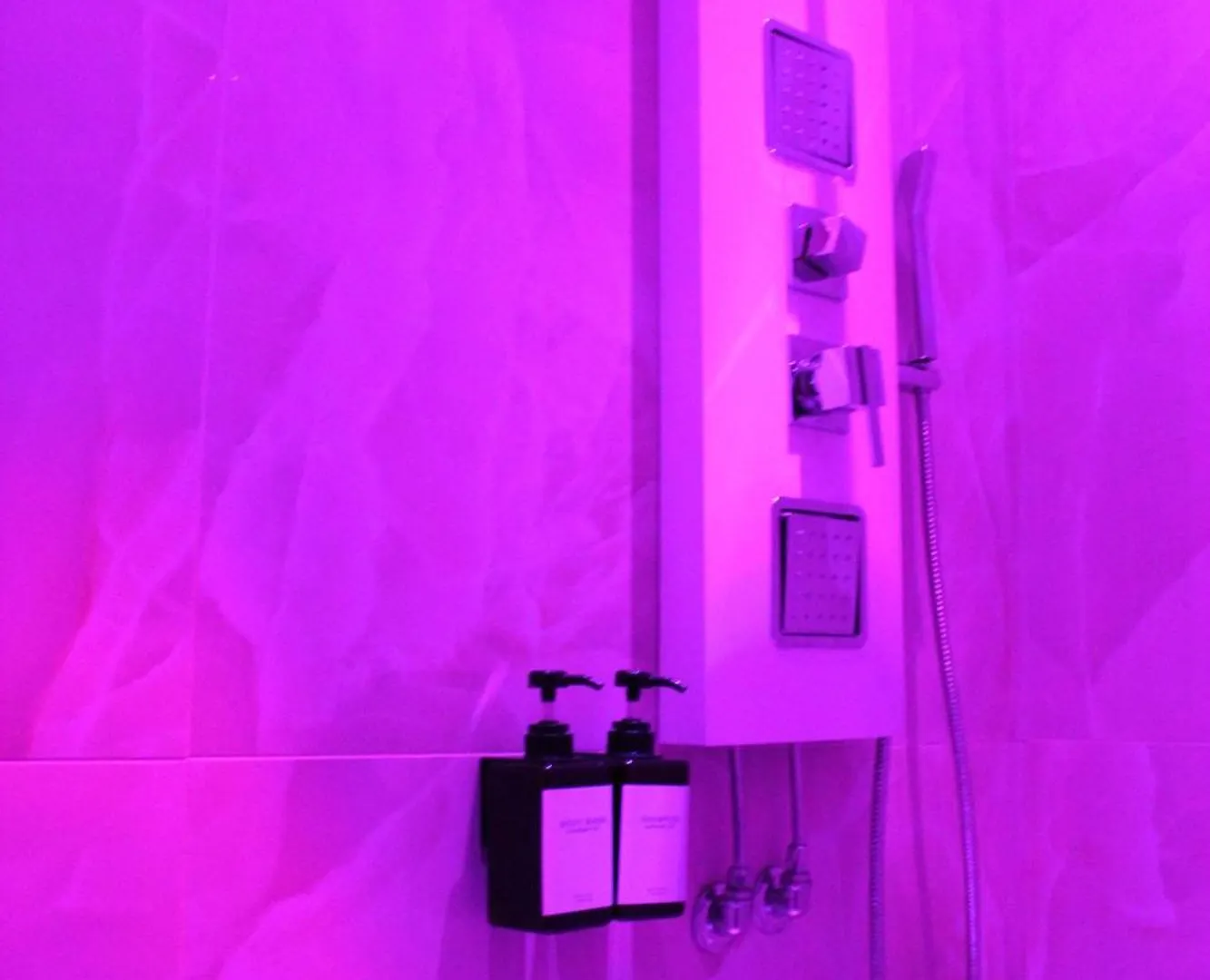 Blackwoody Contemporary Rooms - Napoli Centro Storico Via Toledo