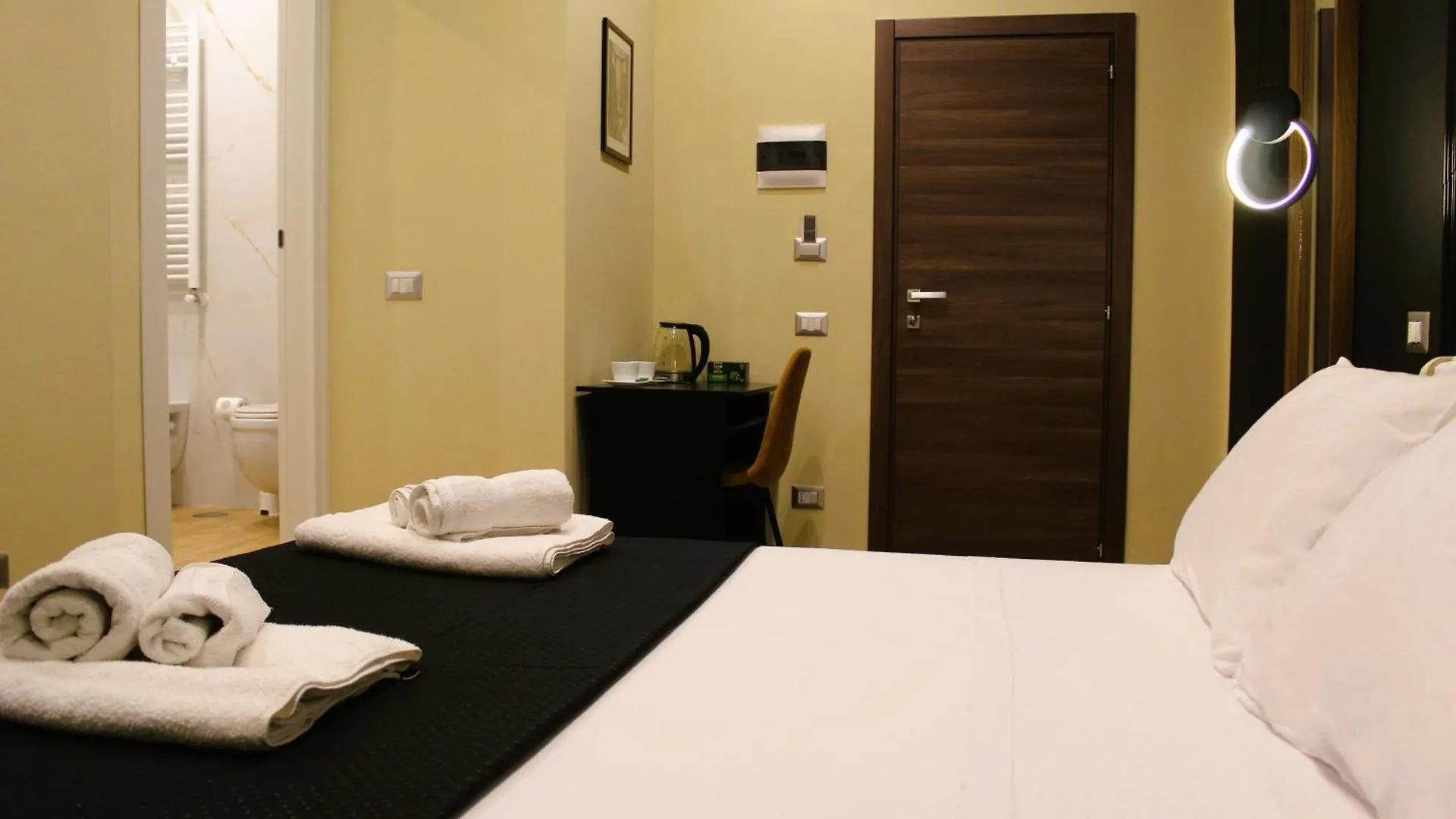 Guest house Blackwoody Contemporary Rooms - Napoli Centro Storico Via Toledo