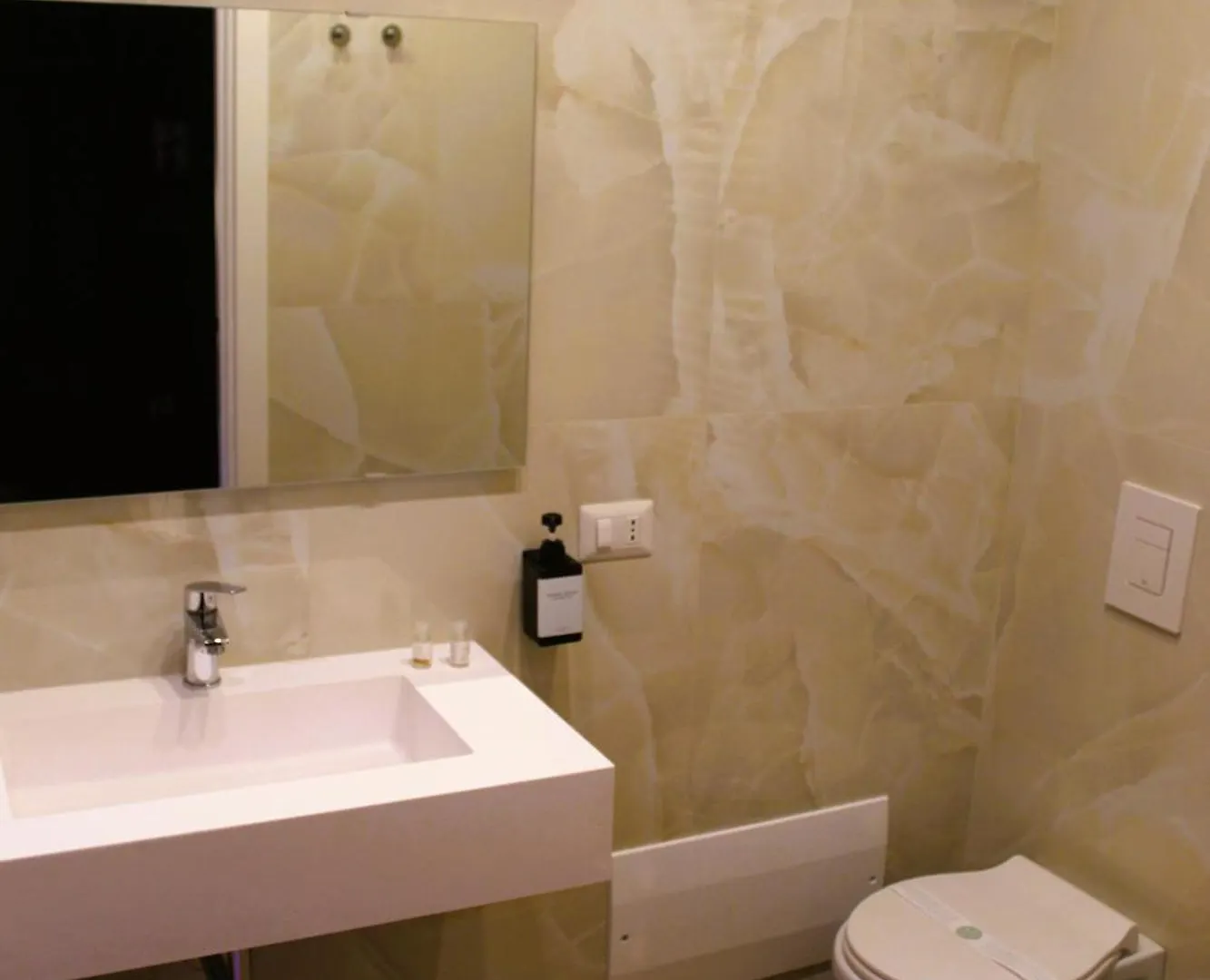 Blackwoody Contemporary Rooms - Napoli Centro Storico Via Toledo 0*, Naples Italy