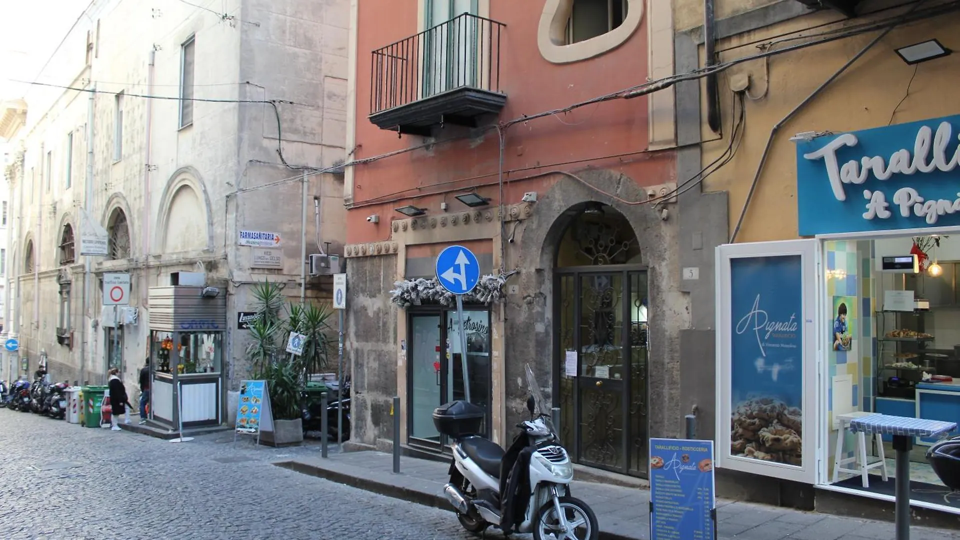 Blackwoody Contemporary Rooms - Napoli Centro Storico Via Toledo Olaszország