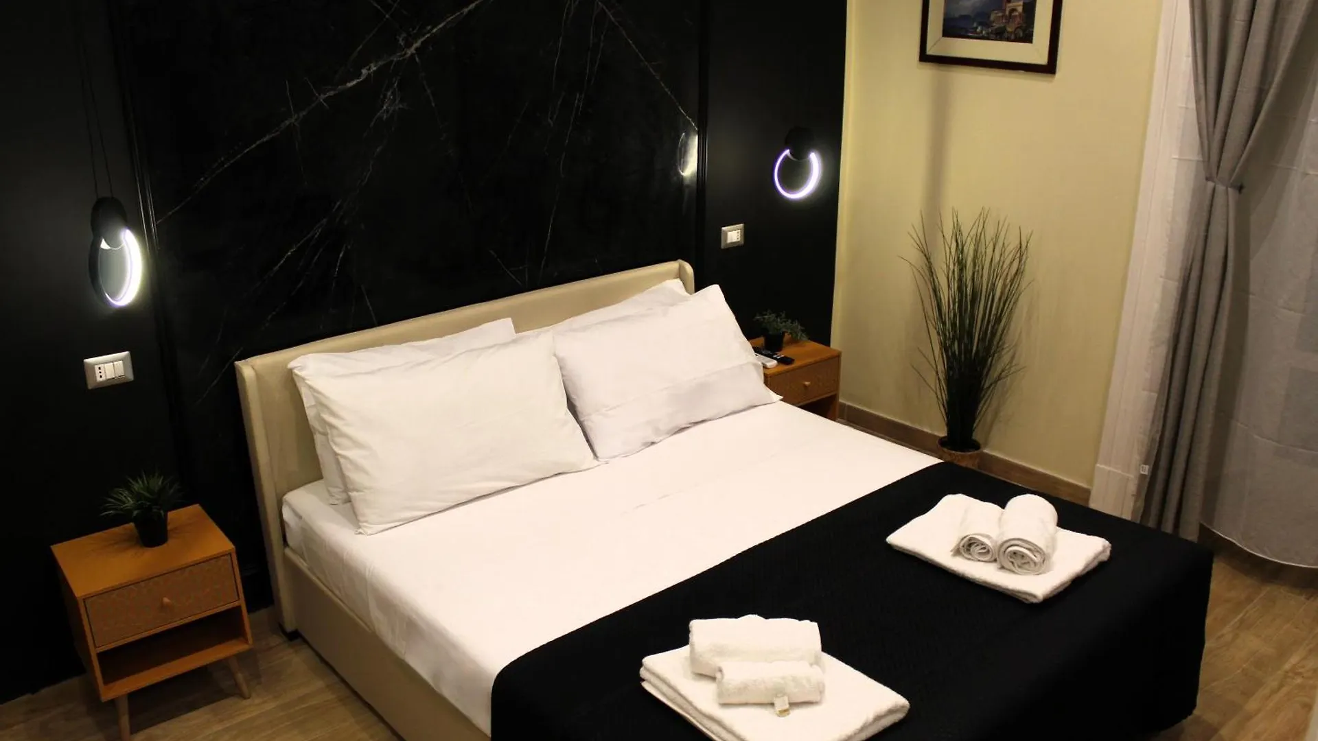 Blackwoody Contemporary Rooms - Napoli Centro Storico Via Toledo Olaszország