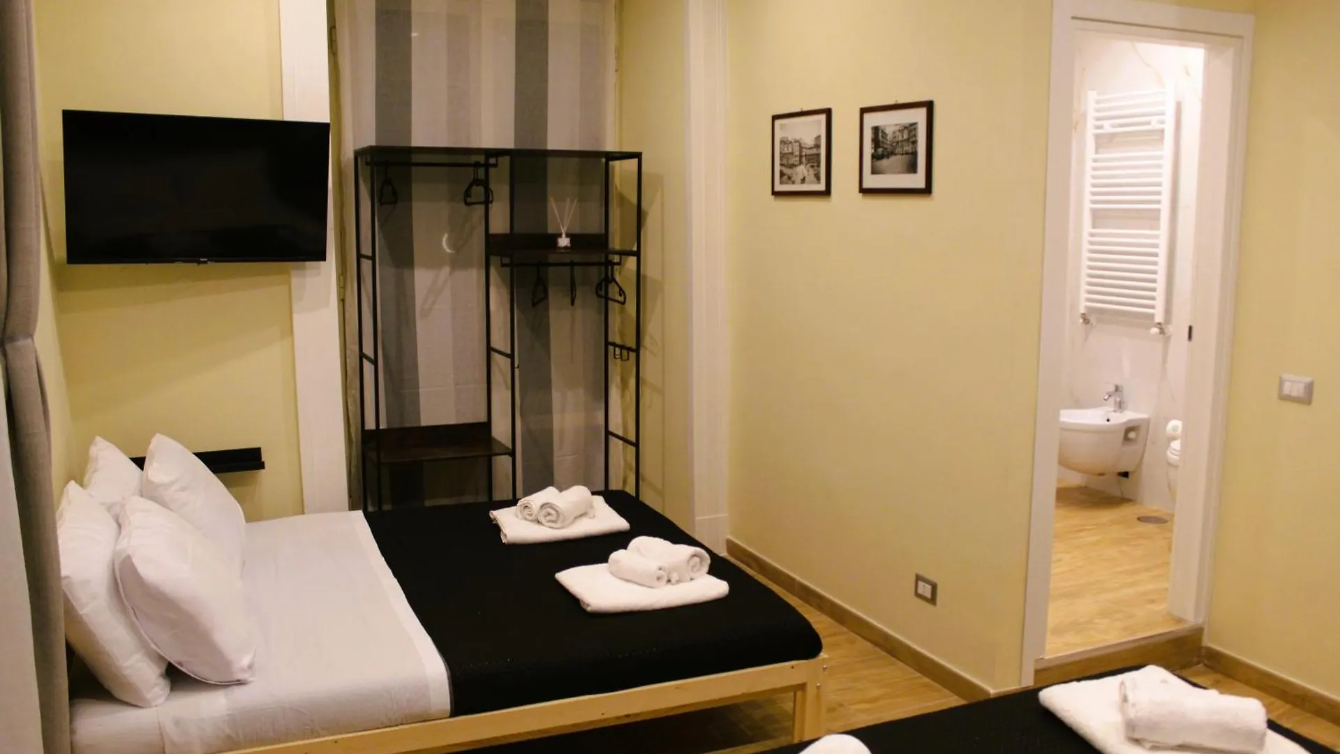Blackwoody Contemporary Rooms - Napoli Centro Storico Via Toledo Nápoly