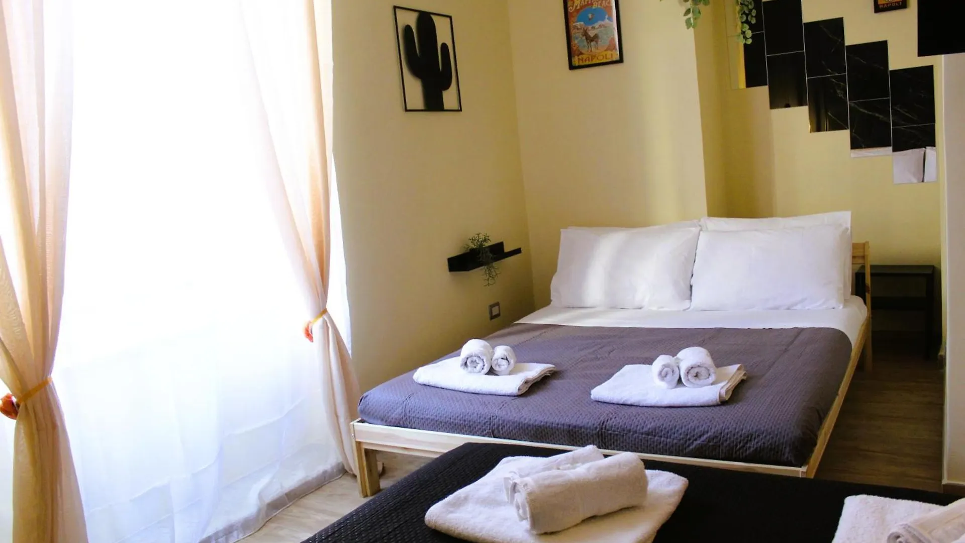 Blackwoody Contemporary Rooms - Napoli Centro Storico Via Toledo Vendégház