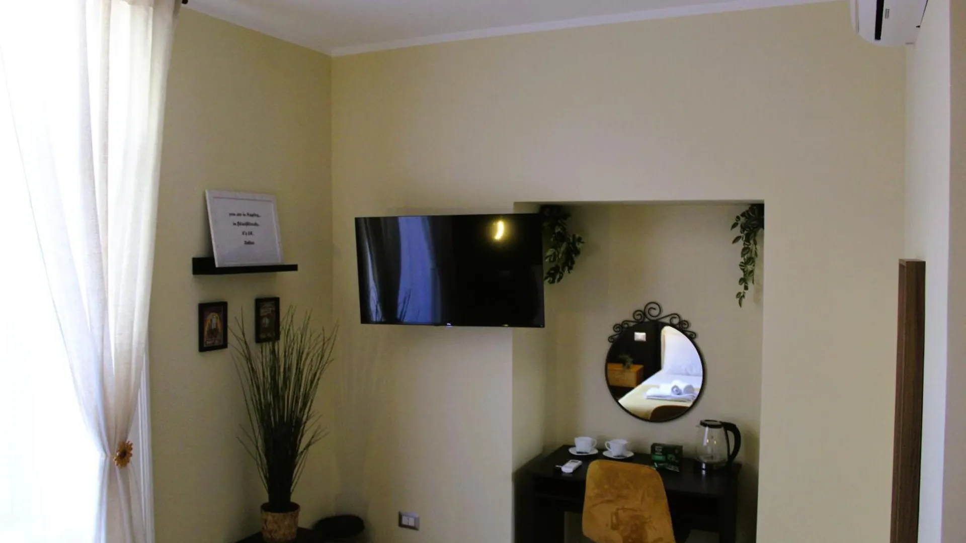 Blackwoody Contemporary Rooms - Napoli Centro Storico Via Toledo
