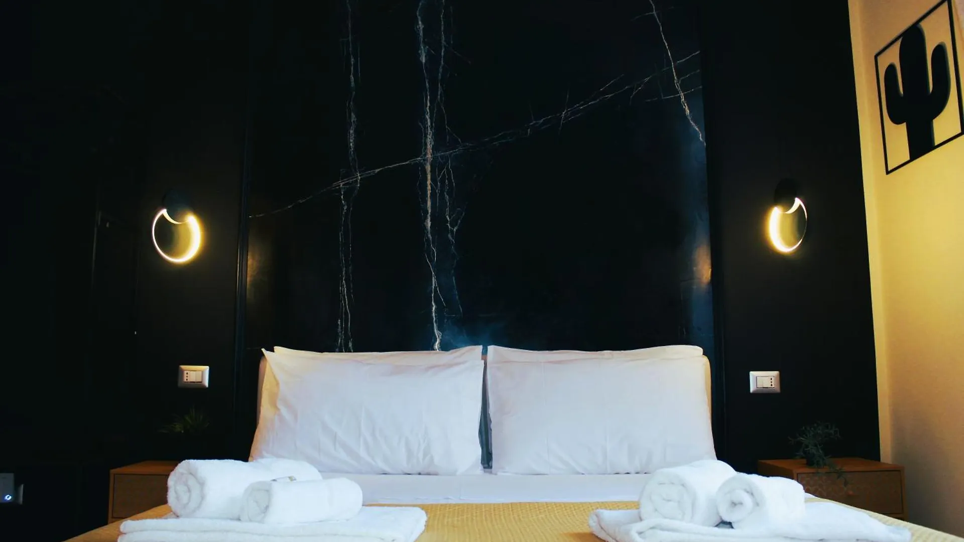 Blackwoody Contemporary Rooms - Napoli Centro Storico Via Toledo Olaszország